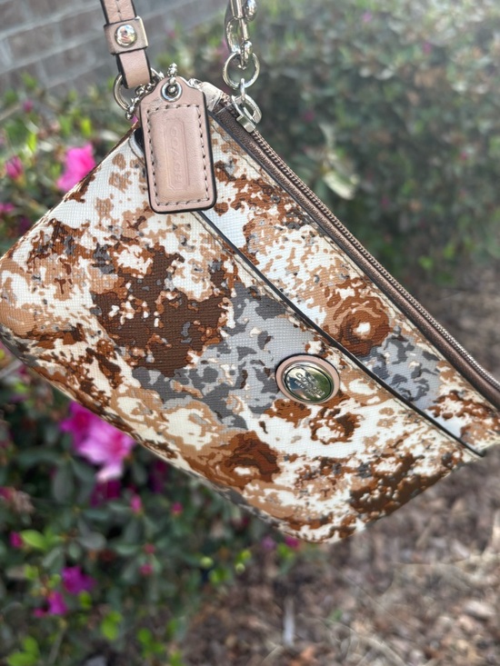 Coach Peyton Floral Wristlet GUC - Picture 3 of 12